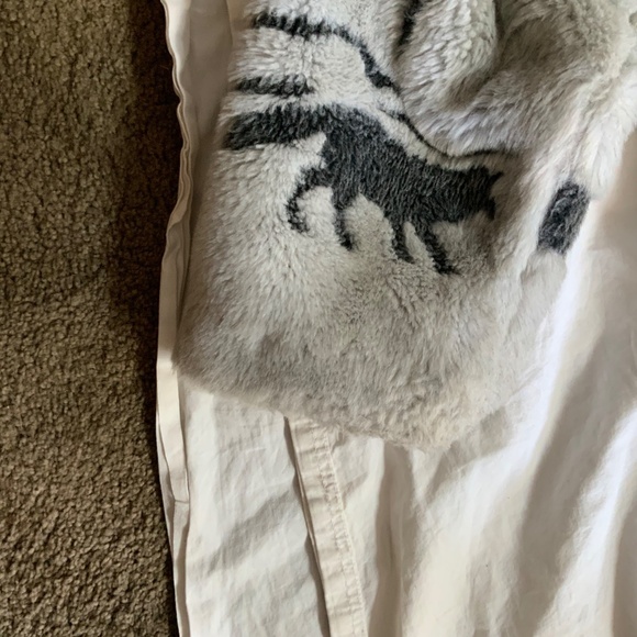 Vintage Northern Lifestyles Faux Fur Jacket in Large with Wolf and Tree Pattern - Picture 10 of 10